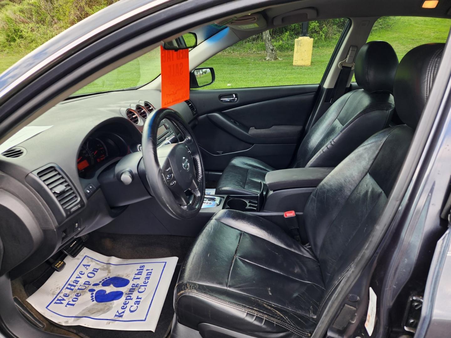 2011 Gray /Black Nissan Altima S (1N4AL2AP7BN) with an 2.5 4cyl. engine, Automatic transmission, located at 1221 Madison St., Shelbyville, TN, 37160, (931) 680-9439, 0.000000, 0.000000 - Photo#4